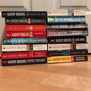 16 Kathy Reichs Books